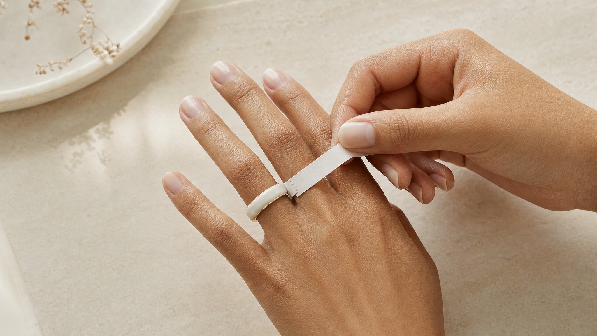 Using a paper strip to measure ring size